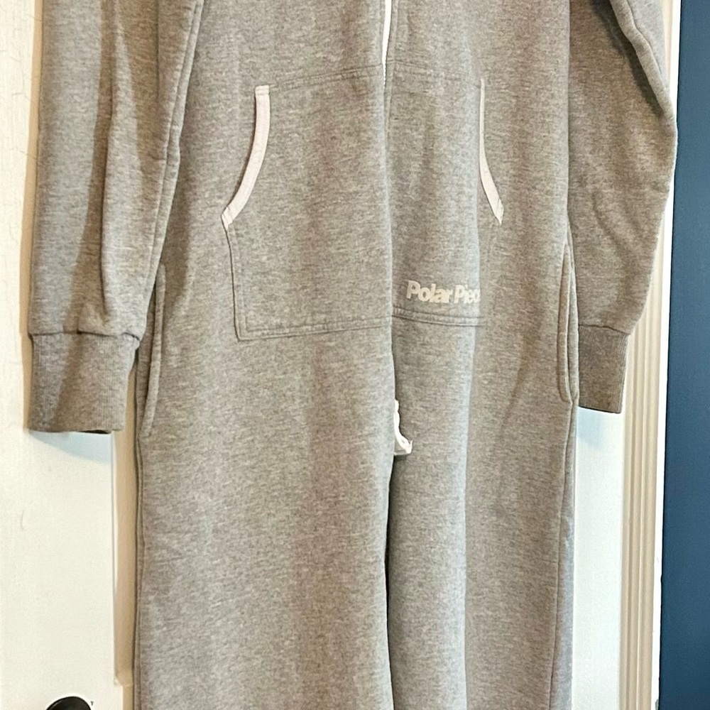 Women’s Medium Ploar Piece Onesie